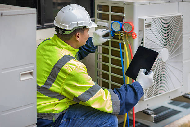 Professional Hvac technician working in Garden Prairie, IL